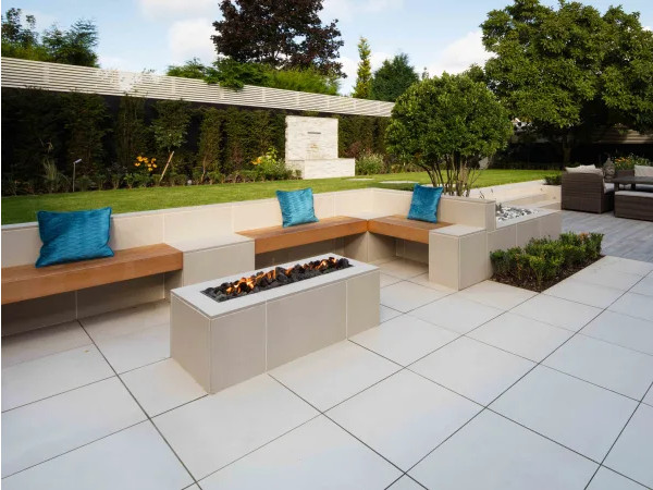 Porcelain tiles for a beautiful garden